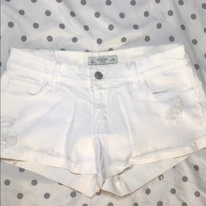 Abercrombie & Fitch white shorts